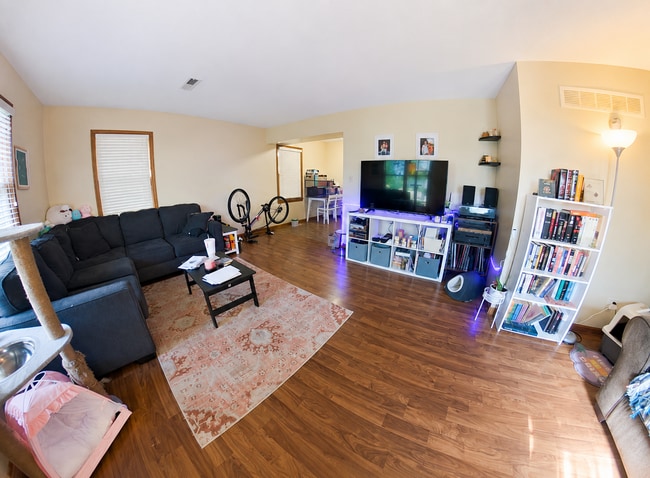 Building Photo - Pet Friendly + Conveniently Located + Off-Street Parking!  Available Now!