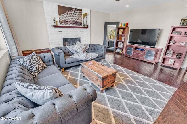 Foto del edificio - 1360 Mark Ave