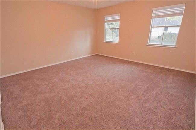 Building Photo - 11902 Quail Creek Dr