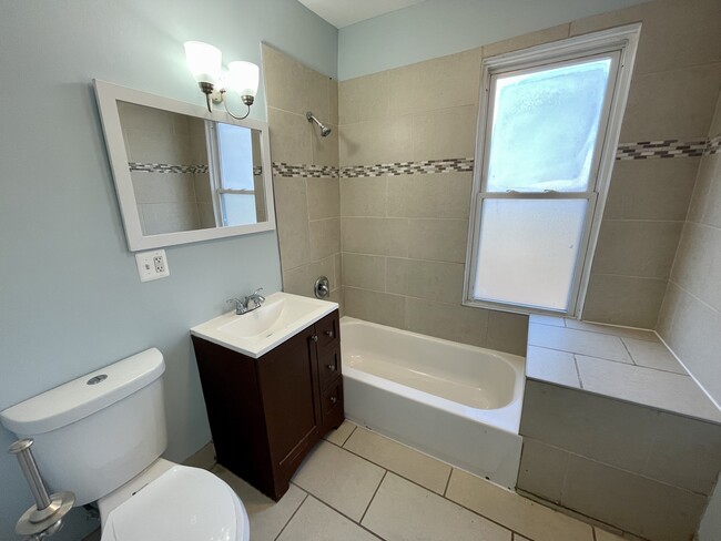 Foto del edificio - 4306 W Augusta Blvd