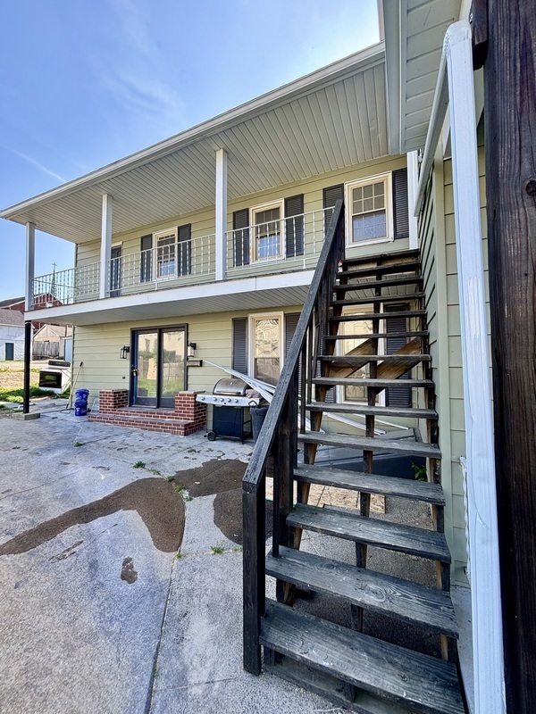 Building Photo - 313 Walnut St