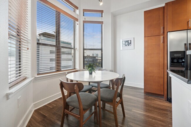 Foto del edificio - Move-In Deal: Save $1,000 Right Now!