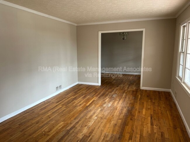 Building Photo - 1313 Oakdale Dr