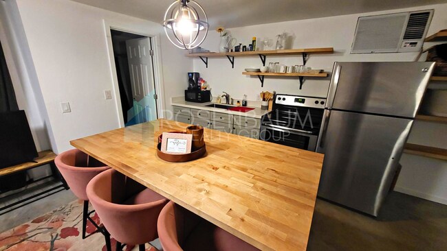 Foto del edificio - 307 W Highland Ave