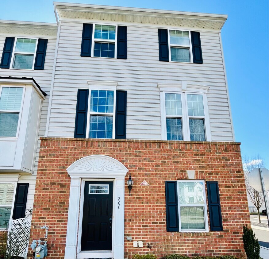 Primary Photo - 200 Compass Dr