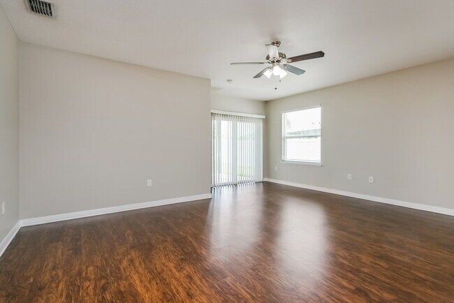 Building Photo - 3188 Queen Alexandria Dr