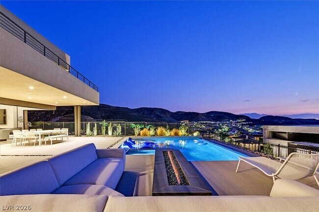 Foto del edificio - 807 Magnum Cliff Ct