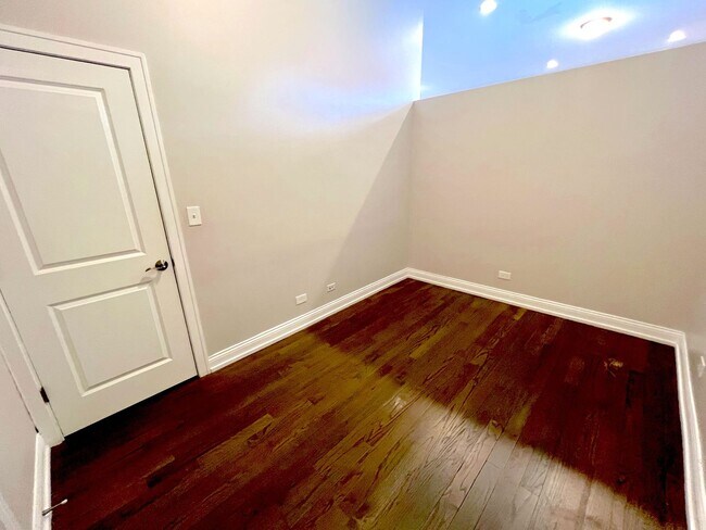Foto del edificio - 2620 W Cermak Rd