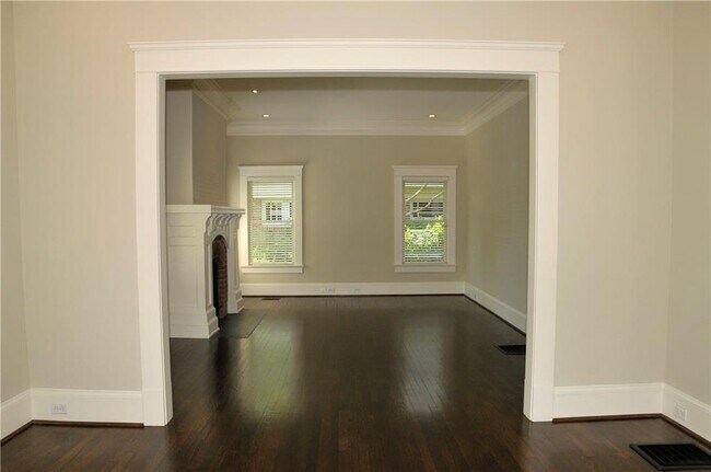 Foto del edificio - 950 Rupley Dr NE