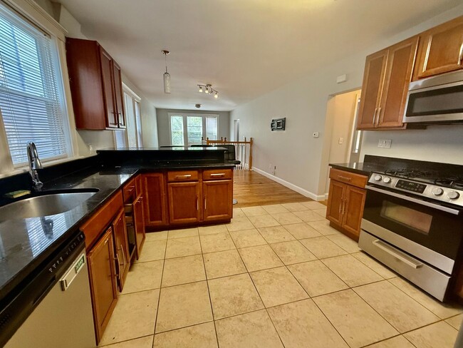 Building Photo - UPDATED MISSION HILL 4 BED/2 BATH ON CALUMET FOR 9/1