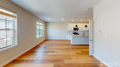 Building Photo - 708 Fernandez Ct