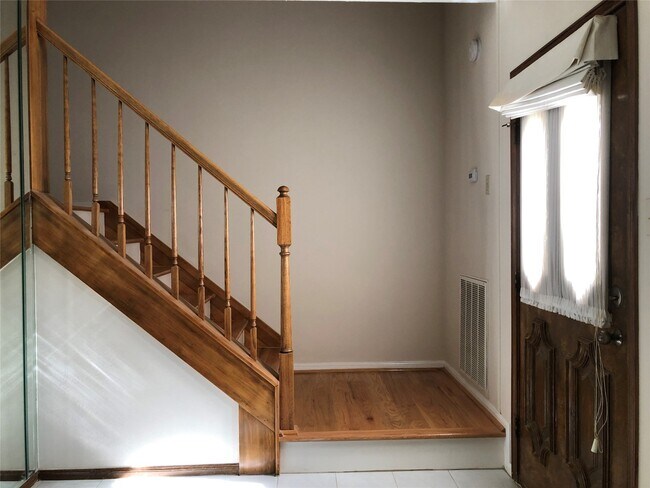 Foto del edificio - 2434 Hodges Bend Cir