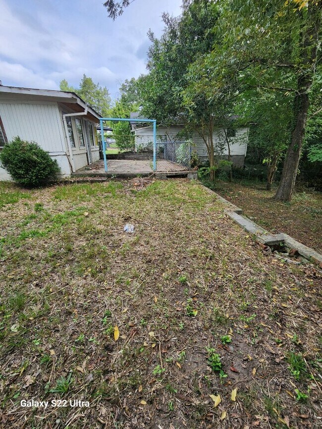 Building Photo - 3 bedroom 1 bath