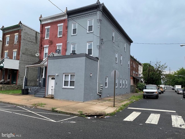 Building Photo - 923 N 42nd St