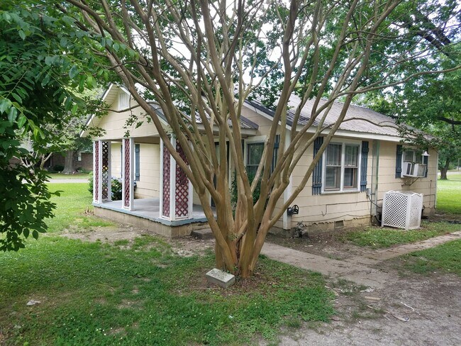 Building Photo - HOUSE FOR RENT - DECATUR