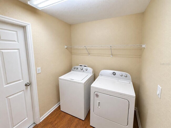 Foto del edificio - 4876 Summerfield Cir