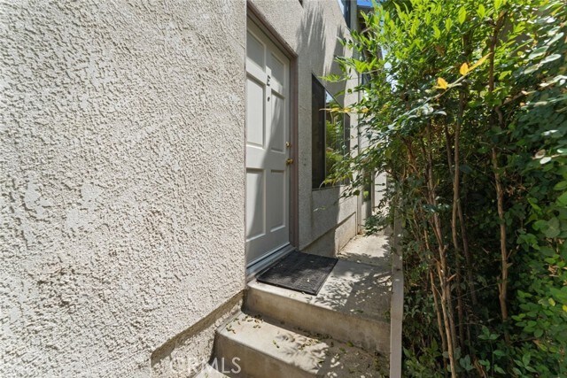 Foto del edificio - 731 E Cypress Ave