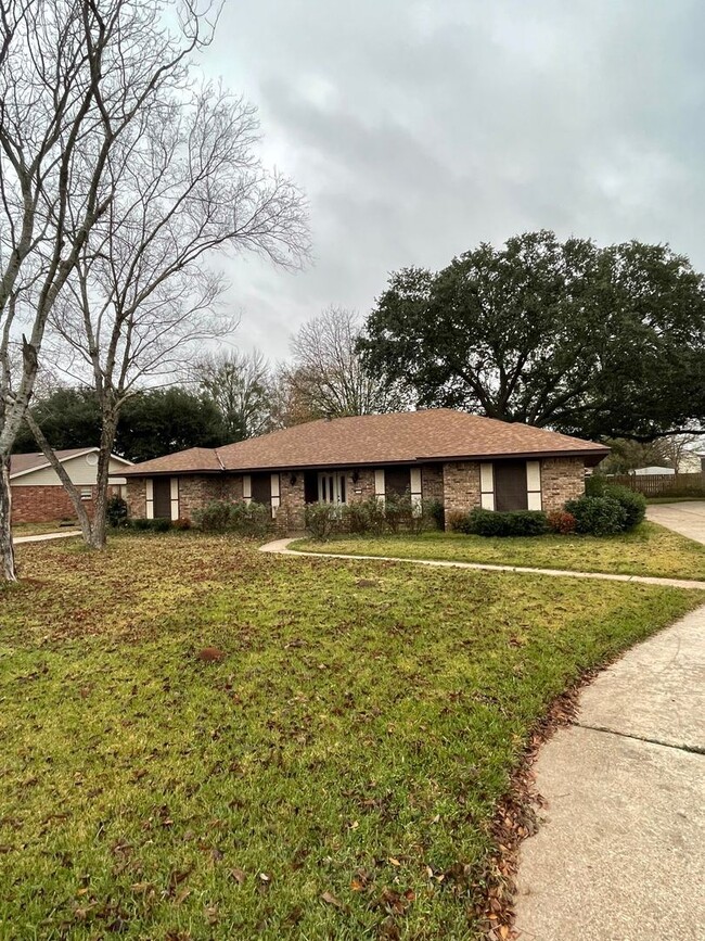 Building Photo - 4 br, 2 bath House - 2300 Brownlee Rd