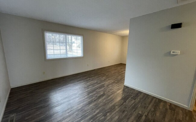 Foto del edificio - Large 2 bedroom 1 bathroom duplex