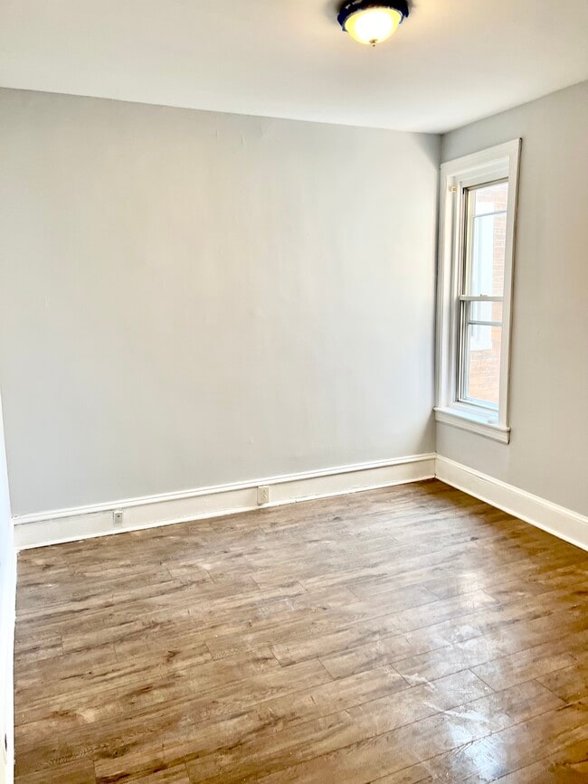 Building Photo - 6020 Catharine St