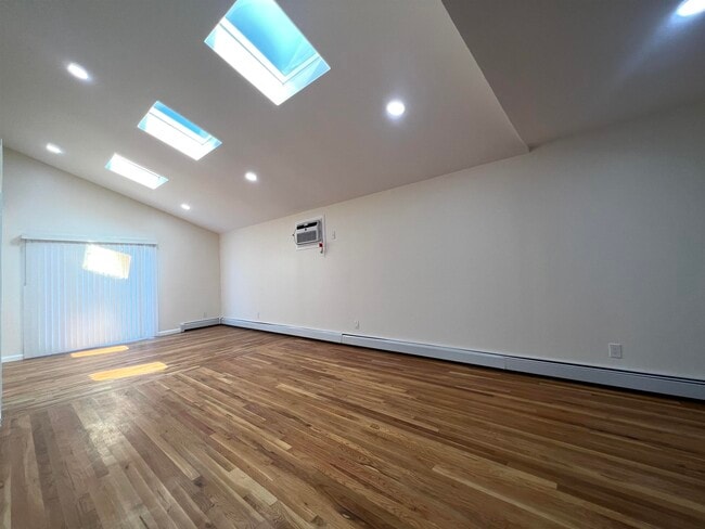Building Photo - 34 Giles Ave