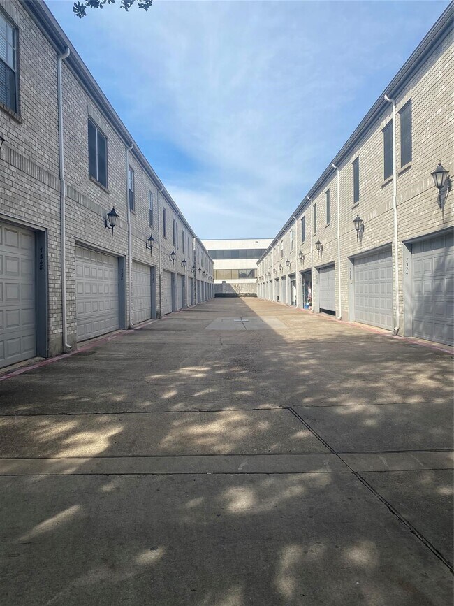Foto del edificio - 7352 Regency Square Ct