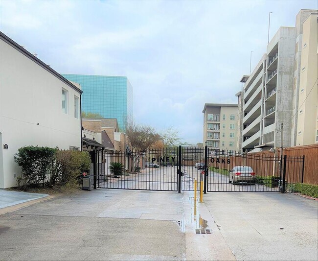 Building Photo - 516 S Post Oak Ln