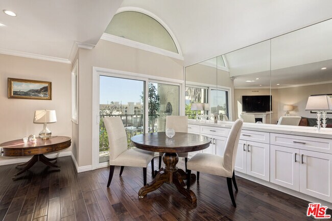 Foto del edificio - 11789 Montana Ave