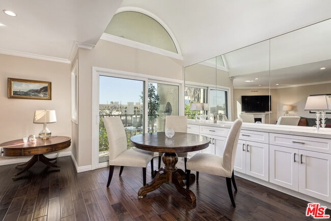 Building Photo - 11789 Montana Ave