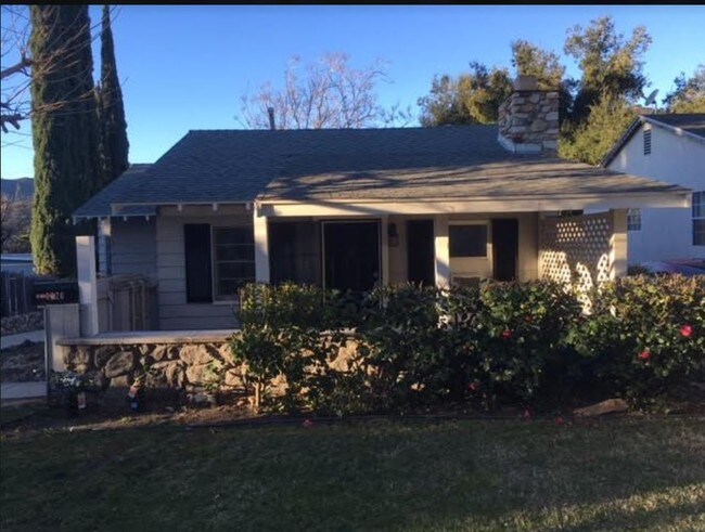 Recepción - 3226 Montrose Ave