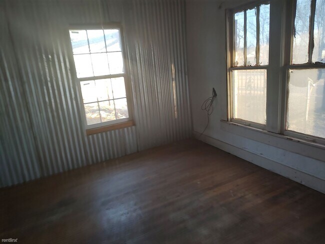 Building Photo - 3 br, 2 bath House - 830 East 12th Street
