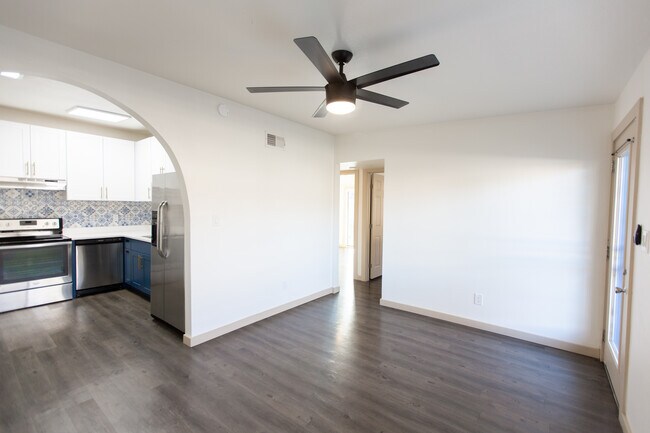 Building Photo - 316 S Westfall Ave