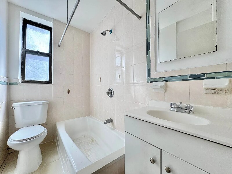 Foto principal - 36-20 Parsons Blvd