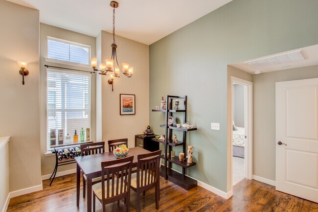 Foto del edificio - 1862 Summit Ave