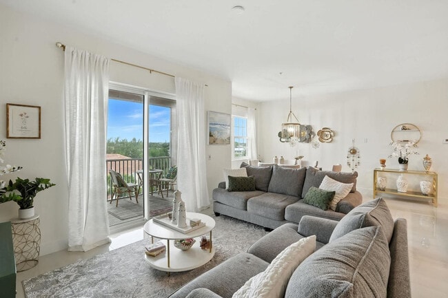 Foto del edificio - 15773 Beachcomber Ave