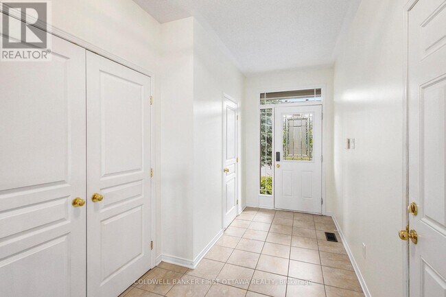 Building Photo - 508 Pepperville Crescent