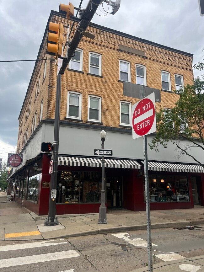 Building Photo - 405 Mill St