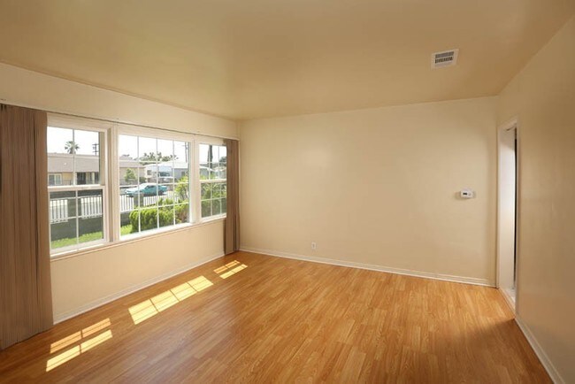 Foto del edificio - 8850 Remick Ave