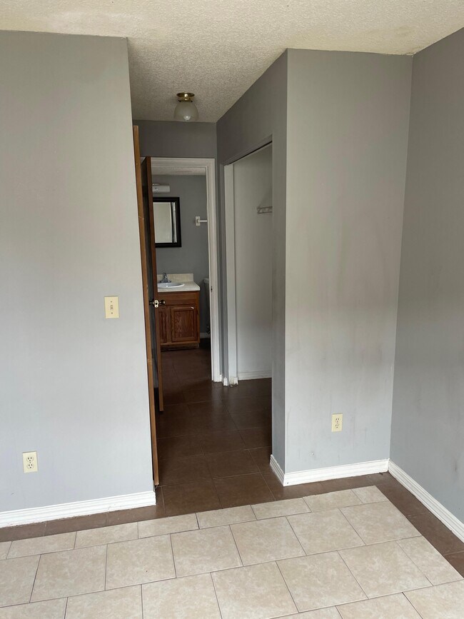 Foto del edificio - 471 Bentwood Ln