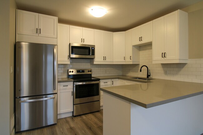 Building Photo - 633 Wilson St