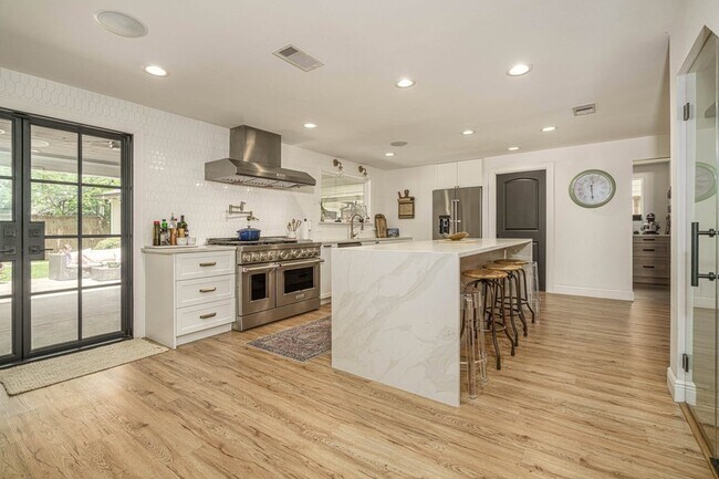 Foto del edificio - 715 Thistlewood Dr