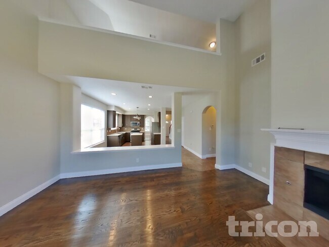 Building Photo - 704 Crockett Dr