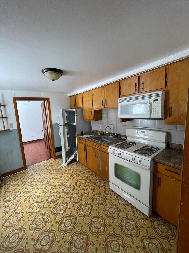Kitchen - 119 N Wilbur Ave