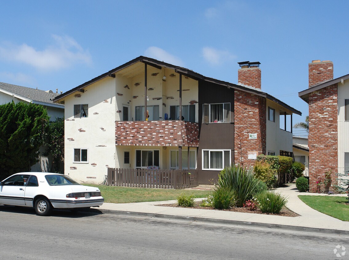 Primary Photo - 735-739 Ivywood Dr