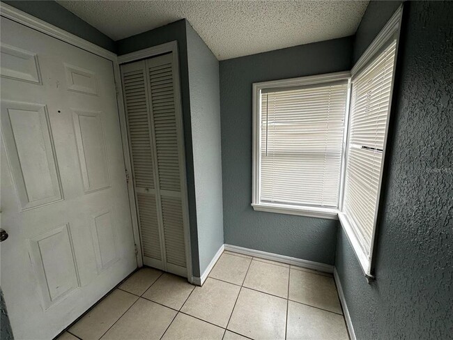 Foto del edificio - 2942 Antique Oaks Cir