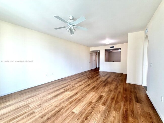 Foto del edificio - 3340 NE 190th St