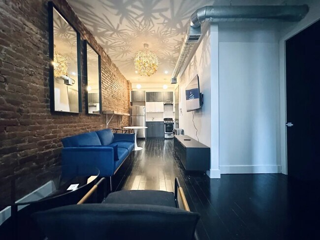 Foto del edificio - Furnished room/NOT APARTMENT
