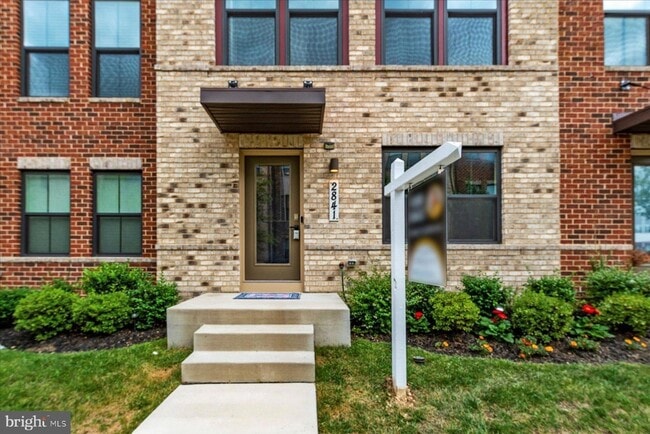 Building Photo - Spacious 3-Bedroom Home with Garage – Near...