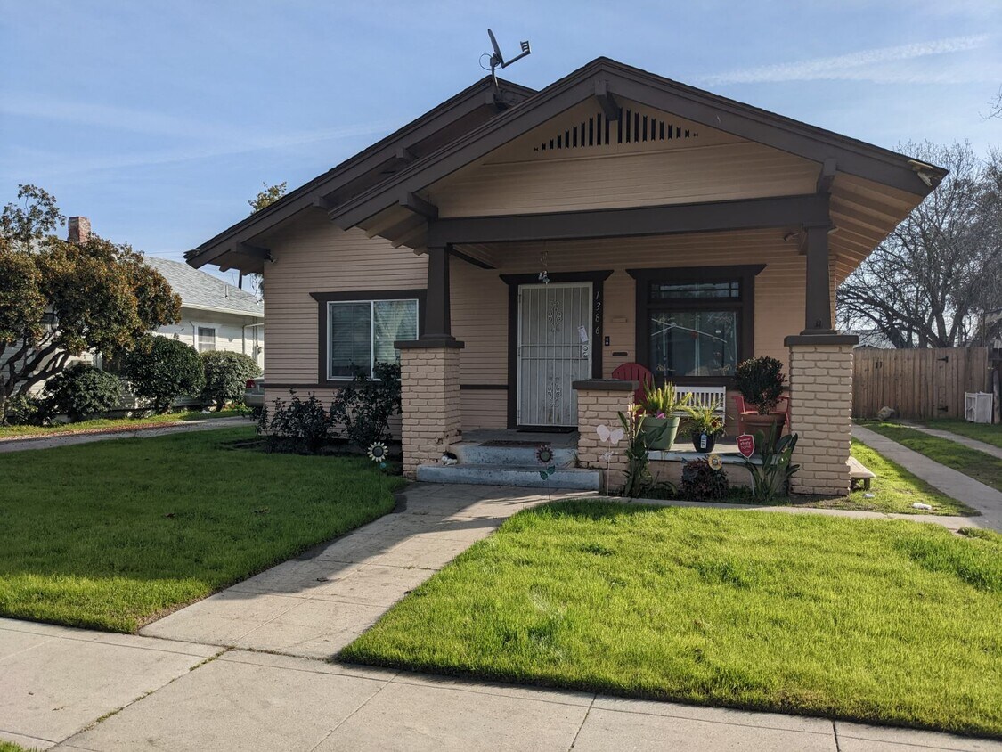 1386 N Poplar Ave, Fresno, CA 93728 House Rental in Fresno, CA