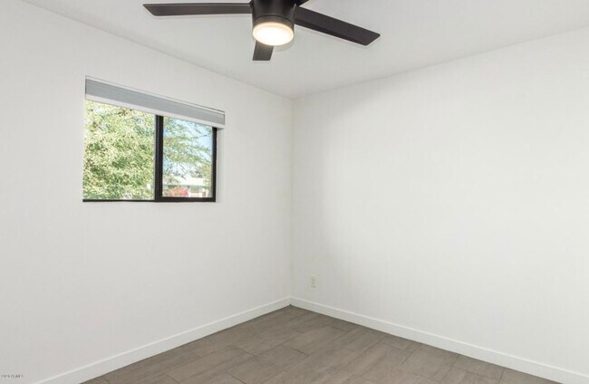 Foto del edificio - 7819 E Garfield St